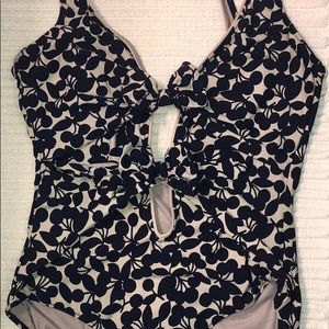 Classy Nanette Lepore 1-piece (L)